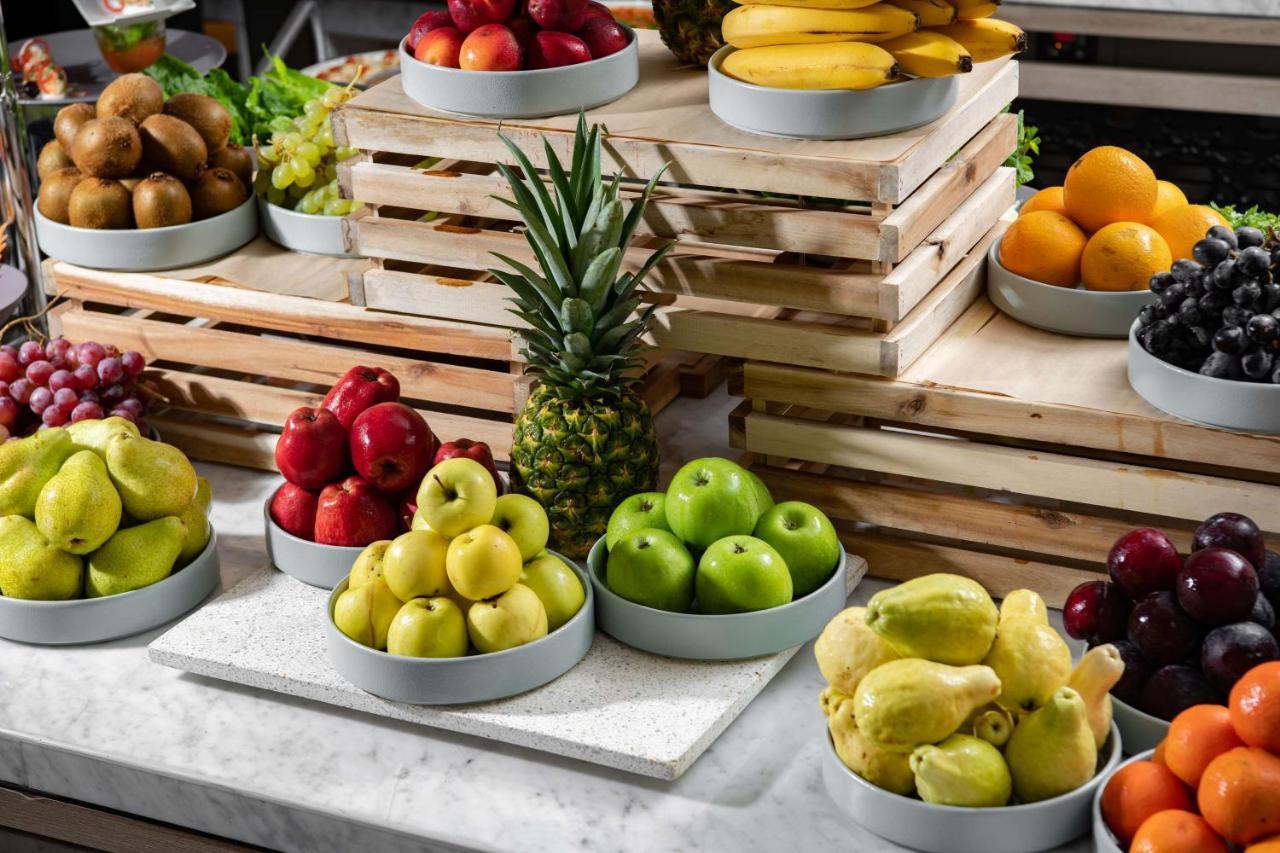 Park Inn By Radisson Makkah Aziziyah Mecca ภายนอก รูปภาพ Fruit buffet at a hotel