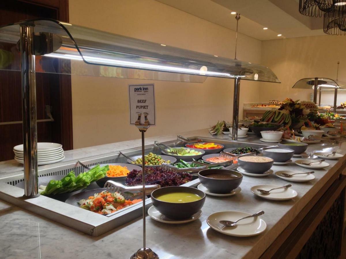 Park Inn By Radisson Makkah Aziziyah Mecca ภายนอก รูปภาพ Buffet at a luxury hotel