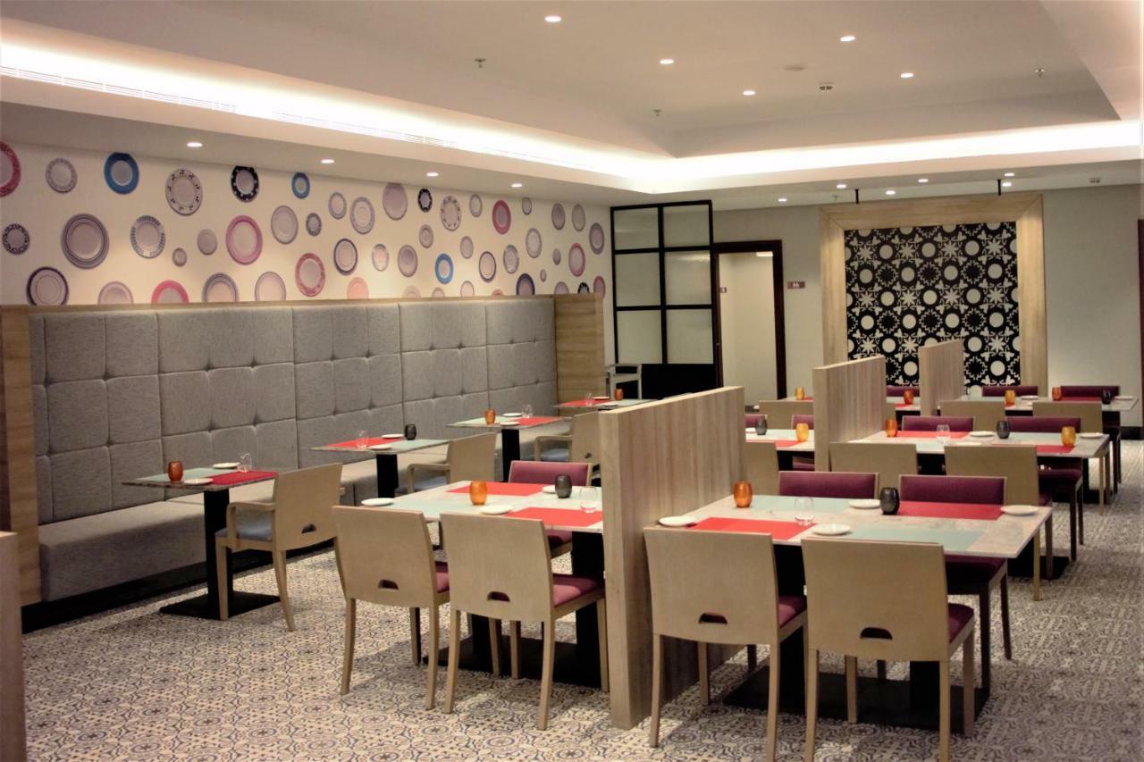 Park Inn By Radisson Makkah Aziziyah Mecca ภายนอก รูปภาพ The restaurant's interior