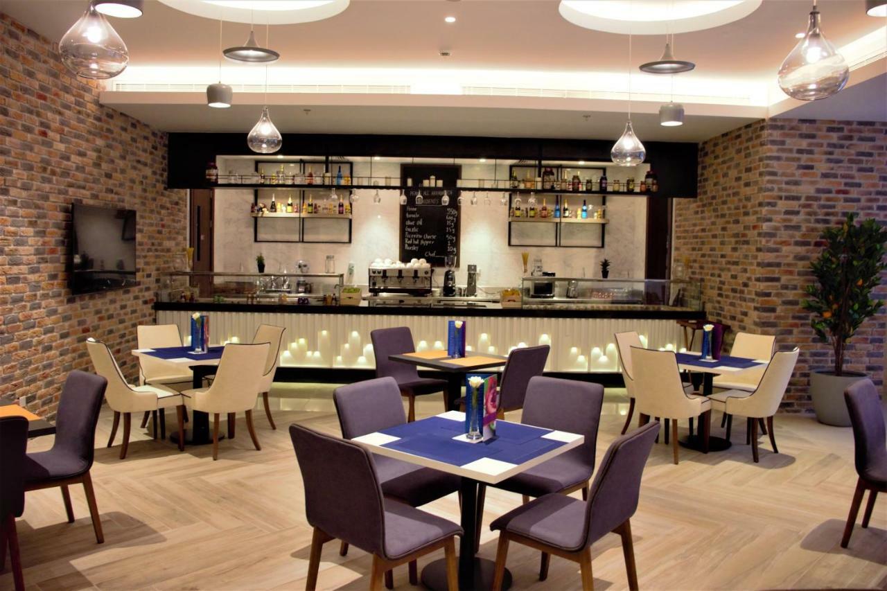 Park Inn By Radisson Makkah Aziziyah Mecca ภายนอก รูปภาพ The lounge at the airport