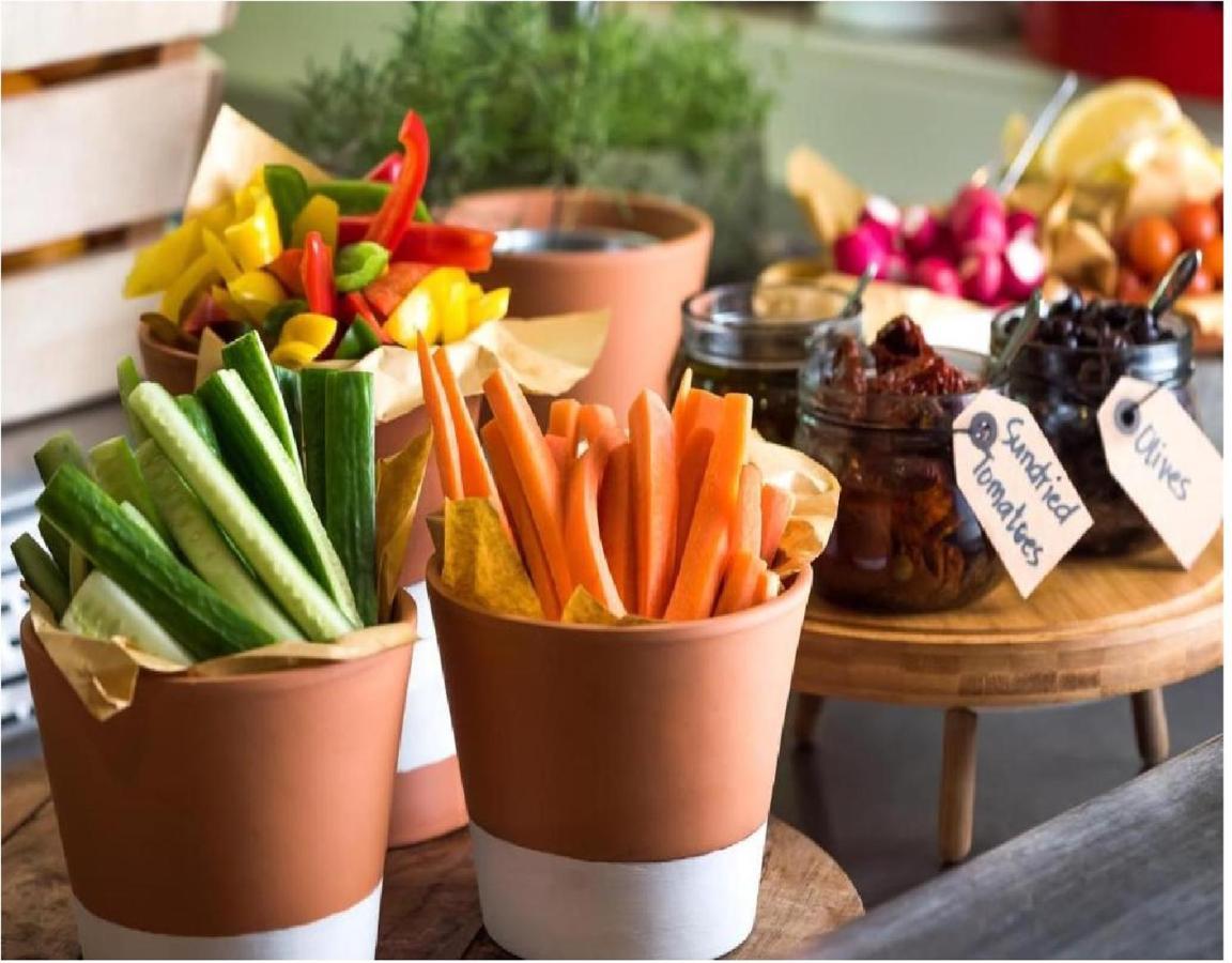 Park Inn By Radisson Makkah Aziziyah Mecca ภายนอก รูปภาพ A selection of tapas